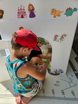 🎨🏡 Nedeľa ako stvorená na tvorenie! Hľadáte spôsob, ako deťom priniesť viac tvorivosti a zábavy? ✨ Kreativo domček premení...