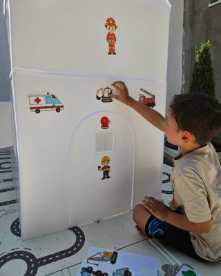 Pozrite sa, ako rýchlo deti dokážu vytvoriť svoj vlastný svet! 🌟 Žiadne skrutky, žiadne starosti – len tvorivosť, farby a...